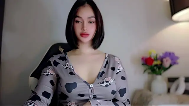 Anna_HollyDoll: διαδικτυακό σόου στην κάμερα