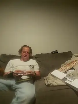 yourMasterisBored's Live XXX Chat