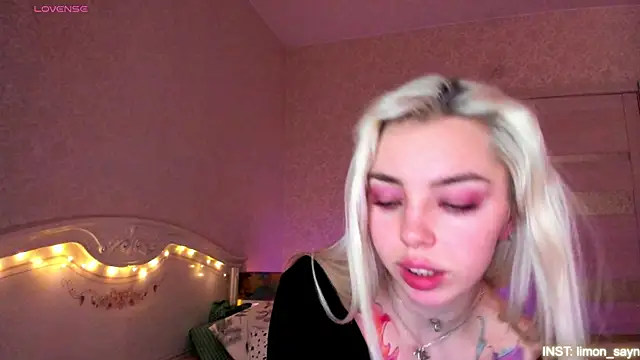 LillyMoure_: απευθείας συνομιλία ΧΧΧ