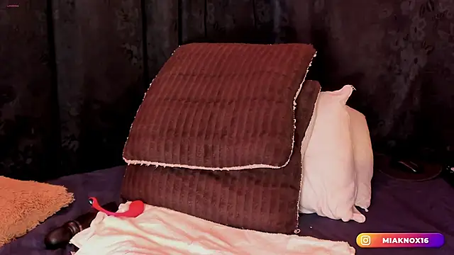 MiaKnox's Webcam Show