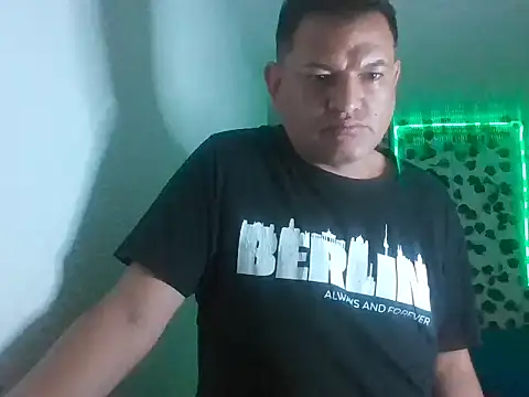 SexDiffrent élő XXX-chatje