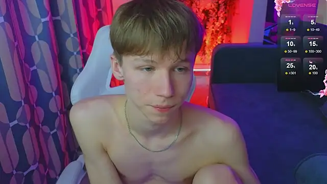 Pokazy przed kamerką – cuMte_boy