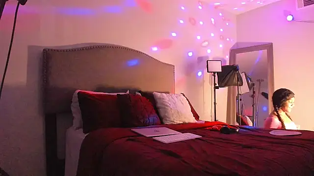 yiauana Chat XXX live