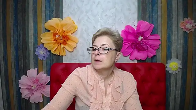 EmiliaGree's Live XXX Chat