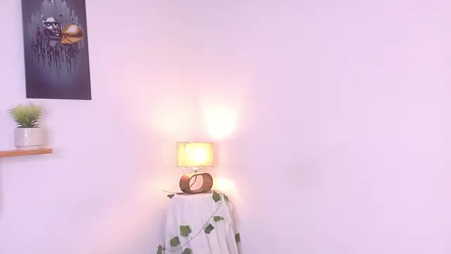 nairagold_'s Live XXX Chat