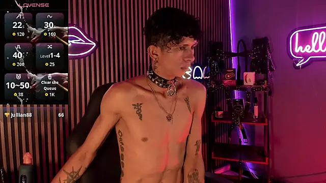 Maximoking26: διαδικτυακό σόου στην κάμερα