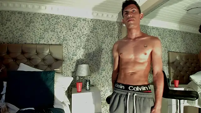 NoaahTylor's Live XXX Chat