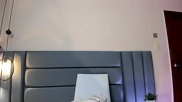 AndraCyruss' Live XXX Chat