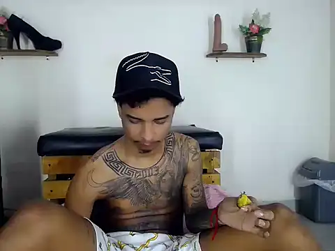 Tatoo_Noah: απευθείας συνομιλία ΧΧΧ