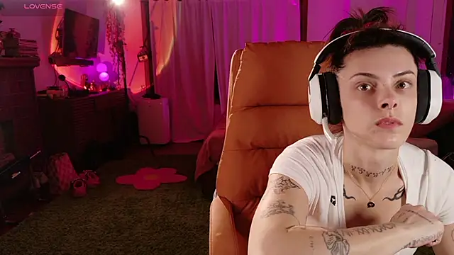 GennaJames: онлайн-секс-чат