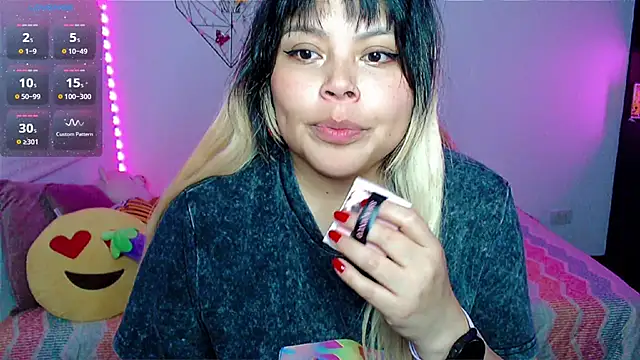 EllieMoonX élő XXX-chatje