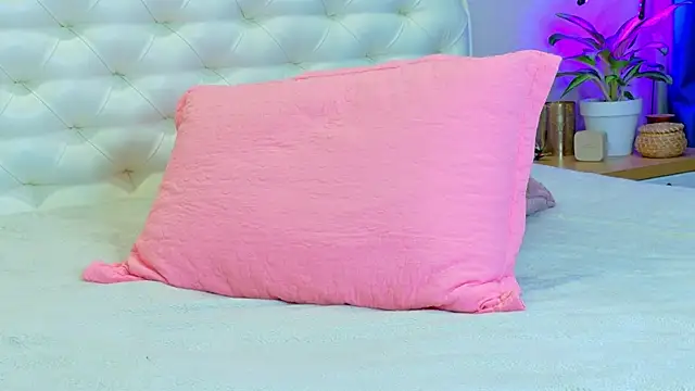 LadySweetWife's Live XXX Chat