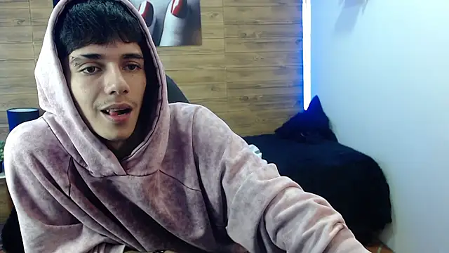 AmethystShadow17: διαδικτυακό σόου στην κάμερα