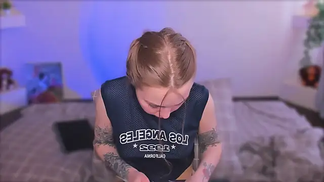 Sweet_Meg: онлайн-секс-чат