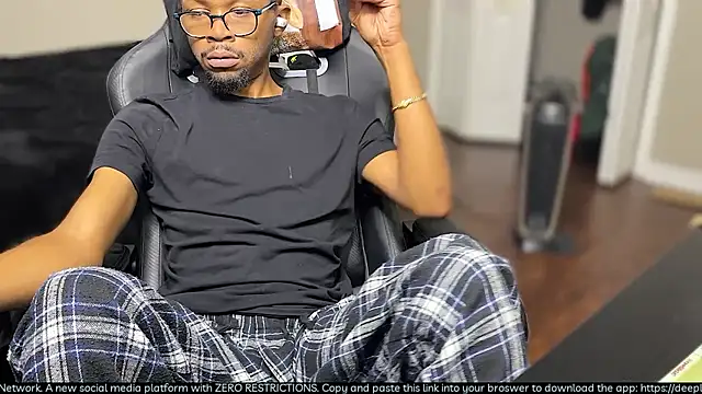 Pokazy przed kamerką – MobyDxck