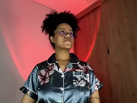 Ale_xandra Adlı Modelin Canlı XXX Sohbeti