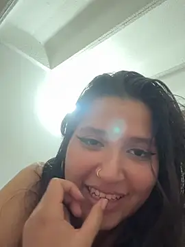 XXX chat uživo modela Sunshine_Mila
