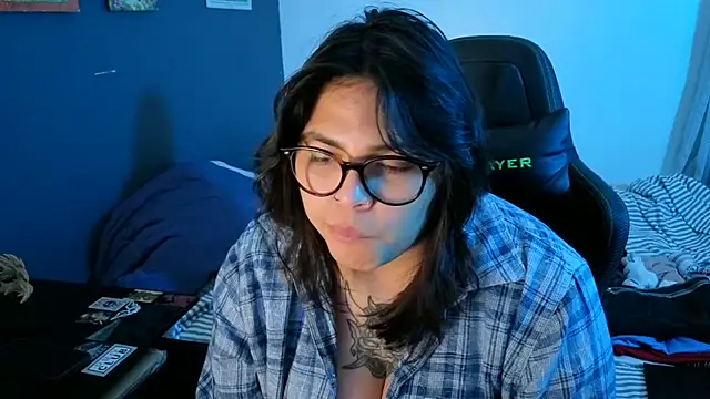 XXX chat uživo modela miacanela_xo