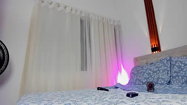 Chat XXX en directo de KatieBoison