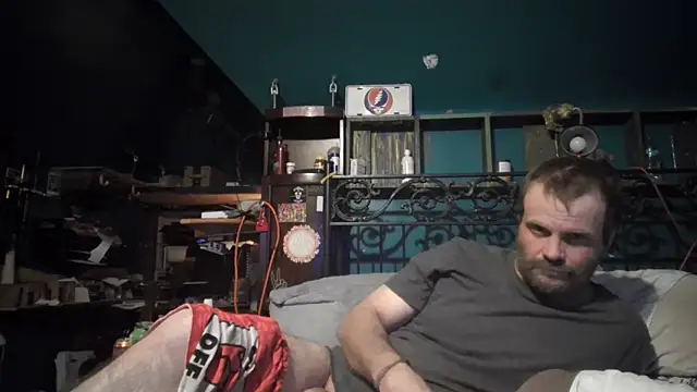 charactrzero: διαδικτυακό σόου στην κάμερα