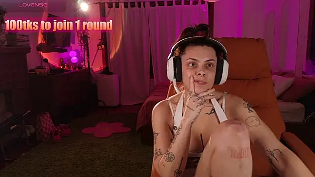 GennaJames' Webcam Show