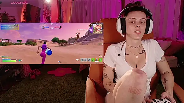 GennaJames: διαδικτυακό σόου στην κάμερα