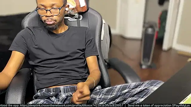 MobyDxck: διαδικτυακό σόου στην κάμερα