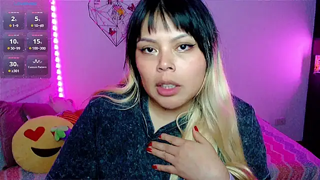 EllieMoonX Show in webcam