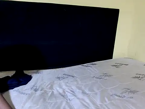 SweetTitties21 Show in webcam