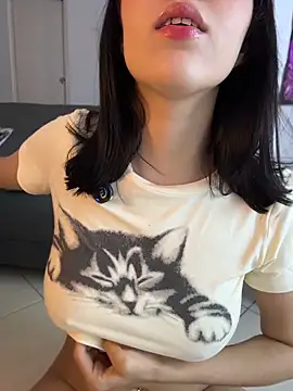 Chat XXX en directo de HinaSweet