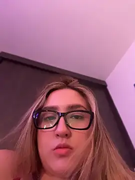 Chat XXX en directo de MoraInFire