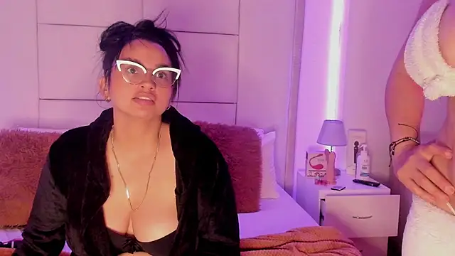 Agatha_Atenea11's Live XXX Chat