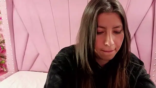 Chatroom XXX en direct de EmberCooper_