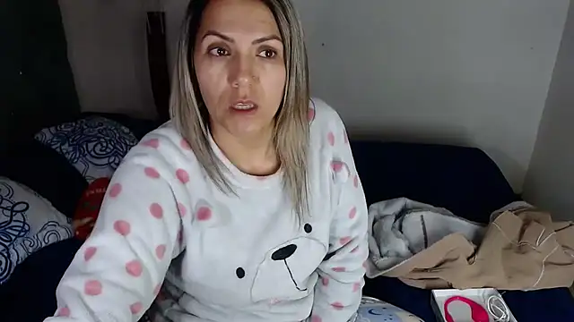 Chantal_hott's Live XXX Chat