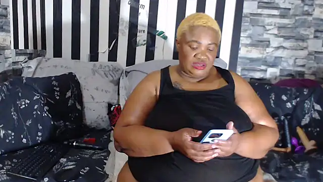 Онлайн чат XXX BigHotMatureXx