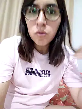 Eide-26: διαδικτυακό σόου στην κάμερα