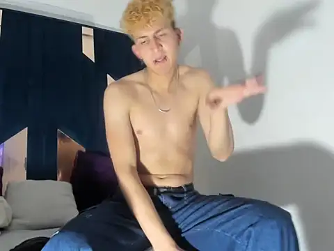 Ian_Savage: διαδικτυακό σόου στην κάμερα