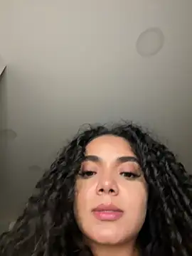 Curlyierr 即時 XXX 聊天