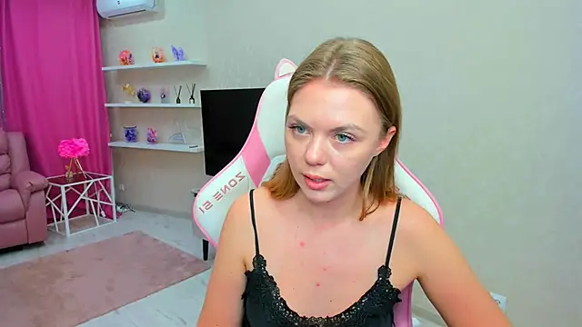 Strawberrye live XXX chat