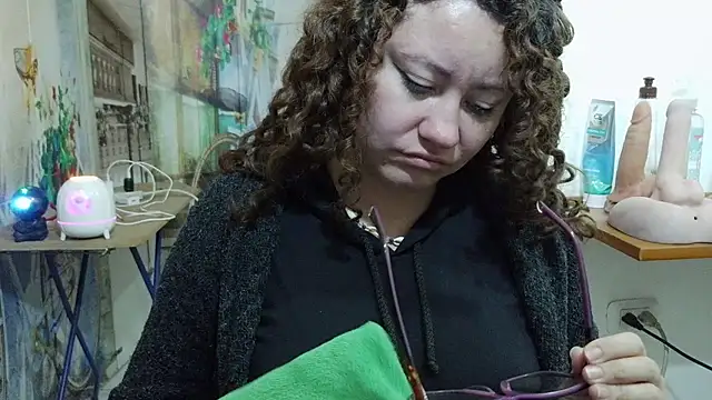 แชท XXX สดของ curly_greeneyed