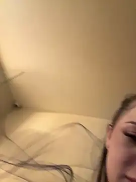 LucyLextonX Adlı Modelin Canlı XXX Sohbeti