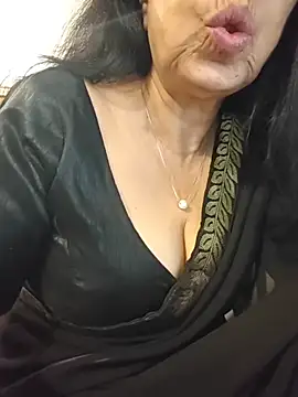 NakedMILFx Adlı Modelin Web Kamerası Şovu