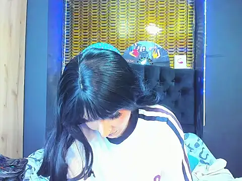 georgiina_giio Adlı Modelin Canlı XXX Sohbeti