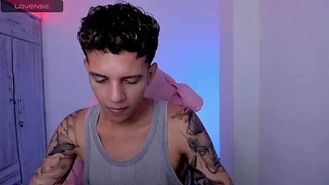 tylernovaのライブXXXチャット