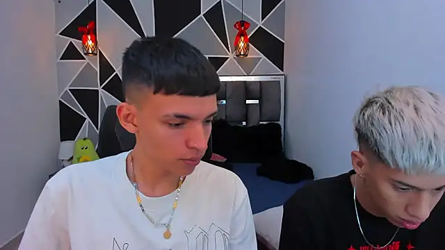 Juan_Nd_Steven: διαδικτυακό σόου στην κάμερα