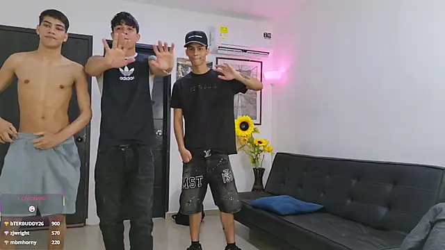 Show modela Voyeurism_guyss na web-kameri