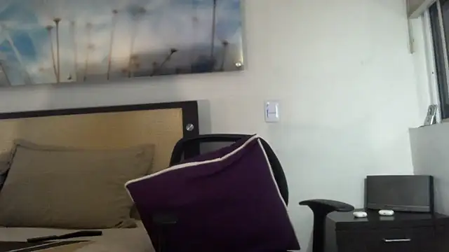 Mirianzapata_1's Webcam Show