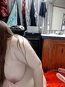 AugustRayn: διαδικτυακό σόου στην κάμερα