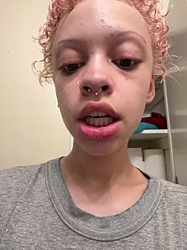 jojosbizarrelyf's Webcam Show