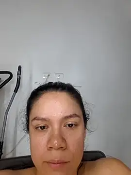 Aila_Phone Adlı Modelin Canlı XXX Sohbeti